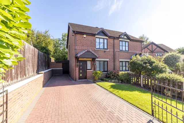 Hazeldene, Westhoughton, BL5, photo 1