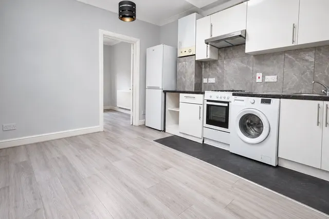 Woodside Green, London, SE25, photo 3