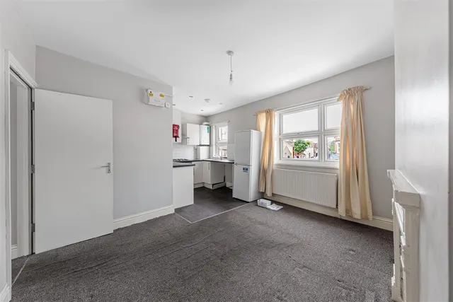 For SaleMitcham Lane, Streatham, photo 3