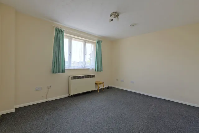 Luther King Close, London, E17, photo 2