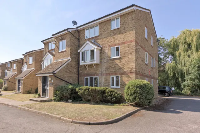 Luther King Close, London, E17, photo 1