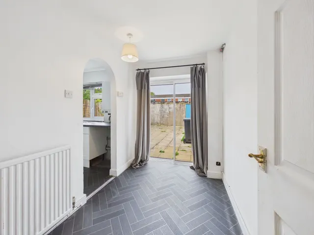 Eliot Close, Liden, SN3, photo 2