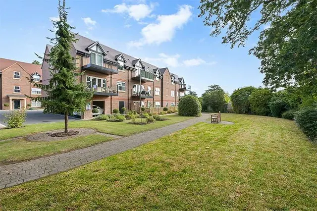 Pinewood Place, Windsor, Berkshire, SL4 3SP, photo 1