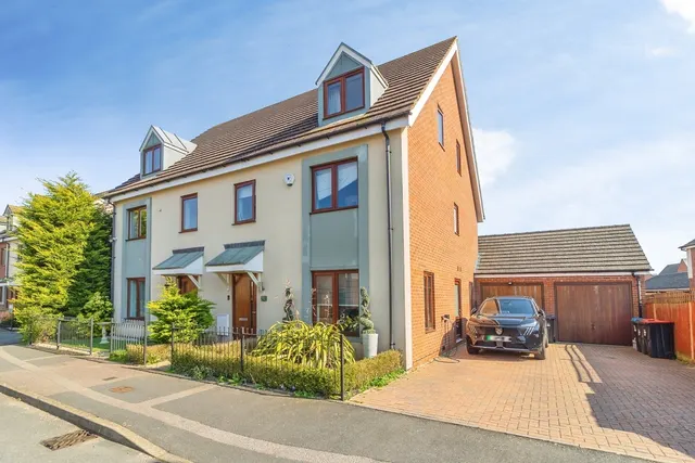 Poppy Avenue, Broughton, MK10, photo 1