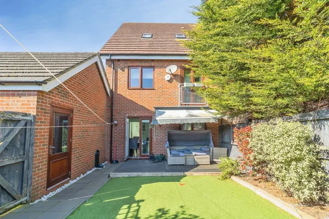 Poppy Avenue, Broughton, MK10, photo 2