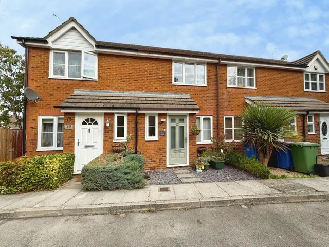 Dunford Place, Binfield, RG42, photo 1
