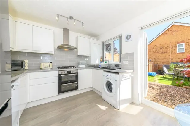 Dunford Place, Binfield, RG42, photo 2