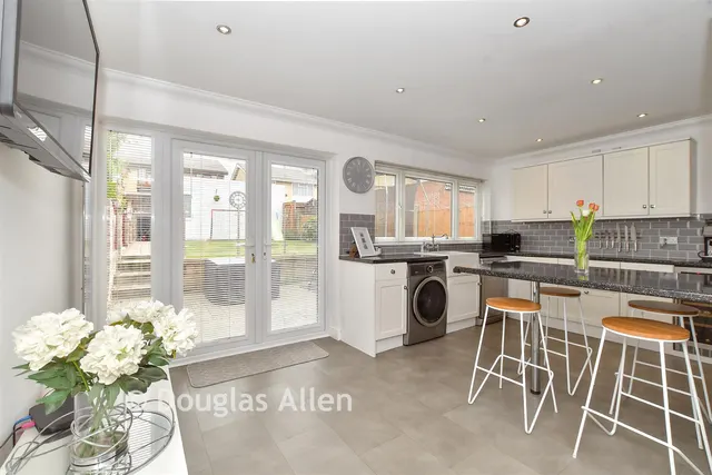 Upper Rainham Road, Hornchurch, RM12, photo 2
