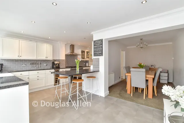 Upper Rainham Road, Hornchurch, RM12, photo 1