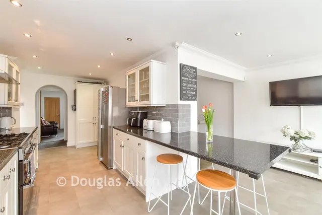 Upper Rainham Road, Hornchurch, RM12, photo 3