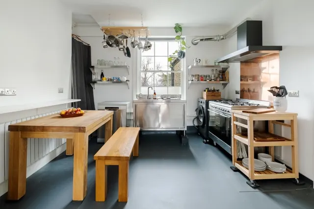 Photo 2 — Albion Drive London E8