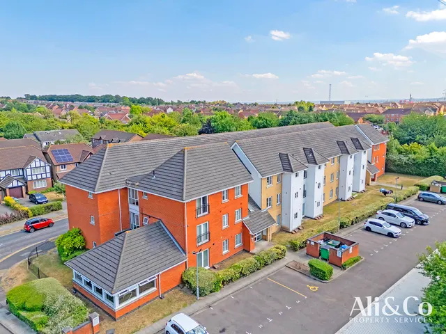Photo 3 — Fleming Road, Chafford Hundred, Grays, Essex, RM16 6YN