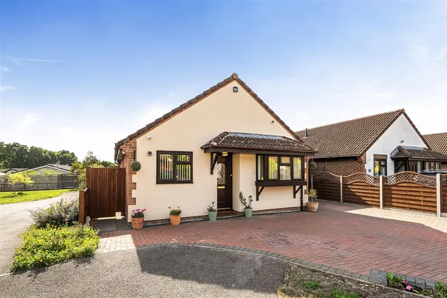 Catamaran Close, Warsash, photo 1