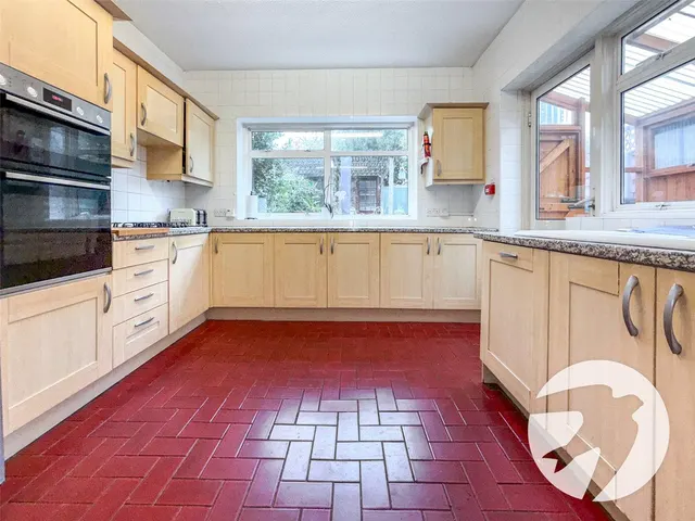 Halons Road, London, SE9, photo 3