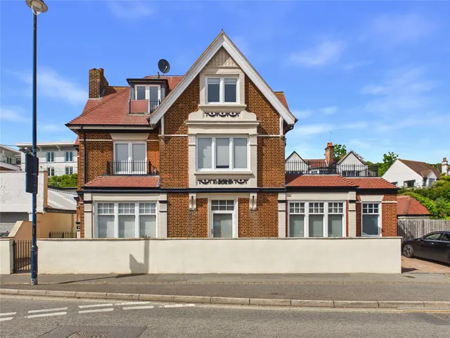 Undercliff Road West, Felixstowe, IP11, photo 1