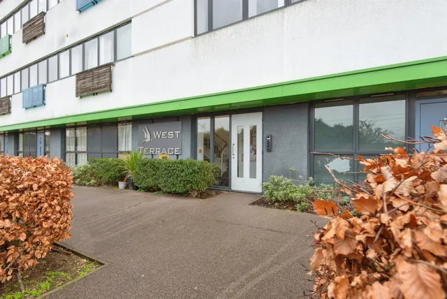 Kings Road, Stevenage, photo 1