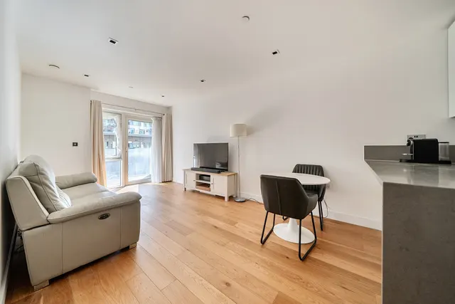 Longfield Avenue, Ealing, W5, photo 2