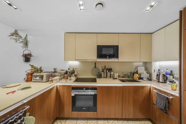 Kew Bridge Road, Brentford, TW8, photo 3