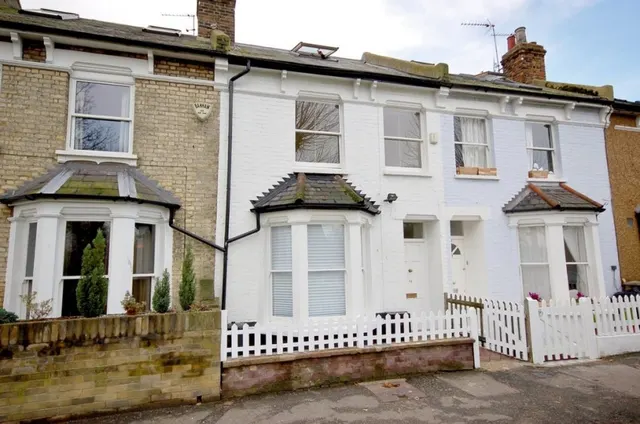 Chiswick Common Road, W4, photo 1