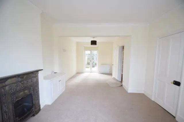 Chiswick Common Road, W4, photo 2