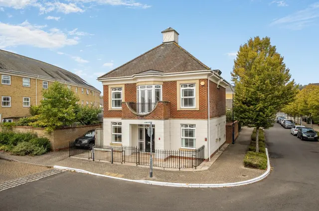 Dettingen Crescent, Deepcut, photo 1