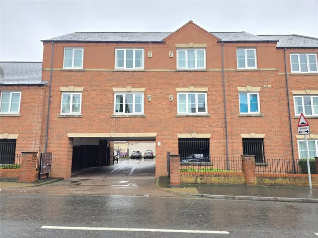 Thomas Street, Tamworth, Staffordshire, B77, photo 1