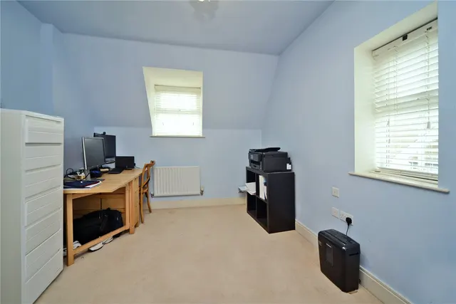 4 bedroom house — Beaumont Drive, Worcester Park, KT4