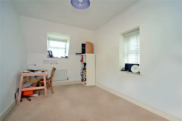 Photo 2 — Beaumont Drive, Worcester Park, KT4