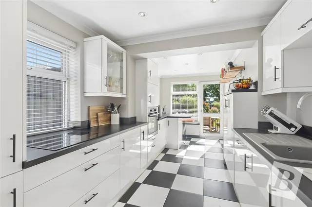Laburnum Avenue, Wickford, SS12, photo 2