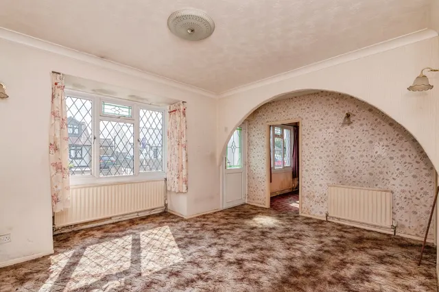 Photo 2 — Royston Avenue, Basildon