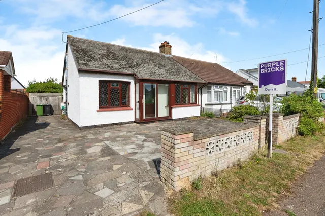 Royston Avenue, Basildon, photo 1