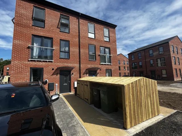 Copper Beech Court, LS16, photo 1