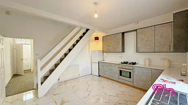 Buckley Lane, Farnworth, BL4, photo 3
