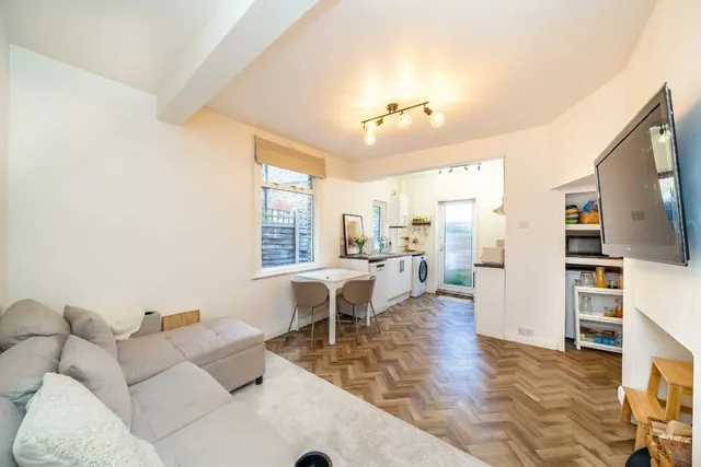Leverson Street, SW16, photo 3