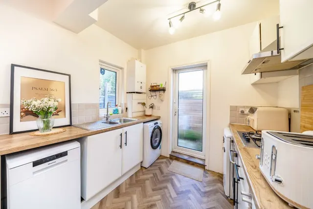 Leverson Street, SW16, photo 1