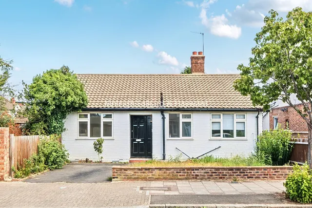 2 bedroom house — Westbury Road, Beckenham, BR3