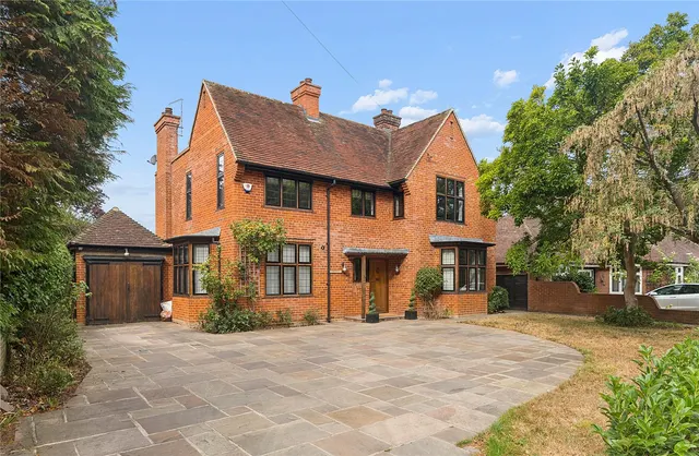 Heath Drive, Gidea Park, RM2, photo 1