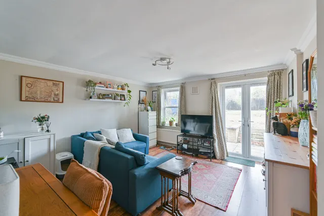 Flat 2, Copthall House, 31, Longley Road, photo 1