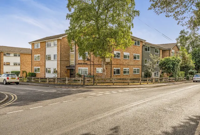Park Lane East, Reigate, RH2 8LP, photo 1