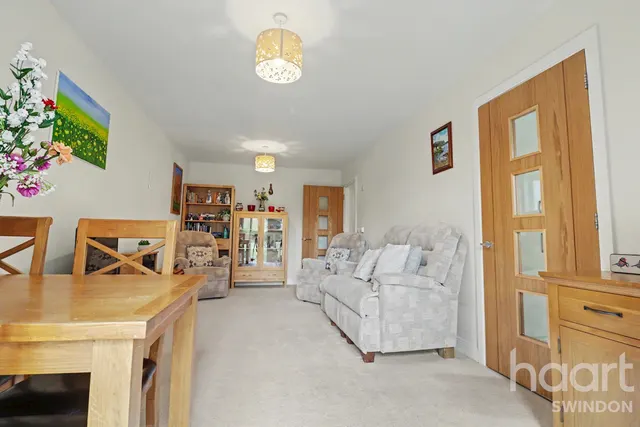 Banks Place, Wroughton, SN4, photo 2
