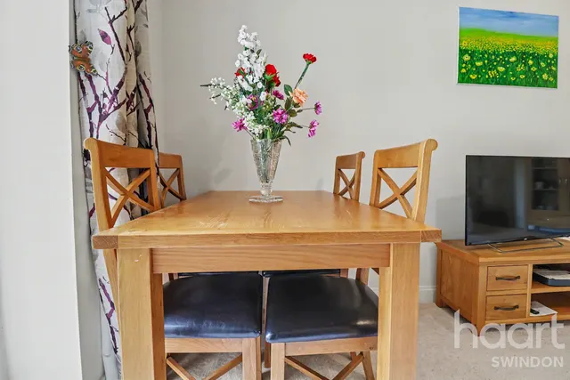 Banks Place, Wroughton, SN4, photo 3