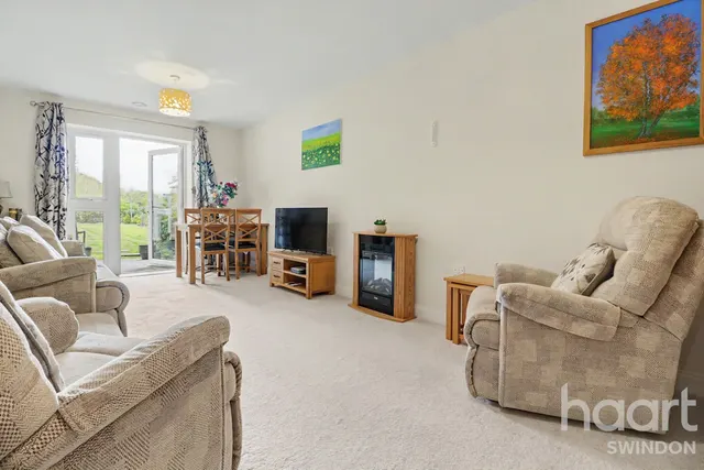 Banks Place, Wroughton, SN4, photo 1