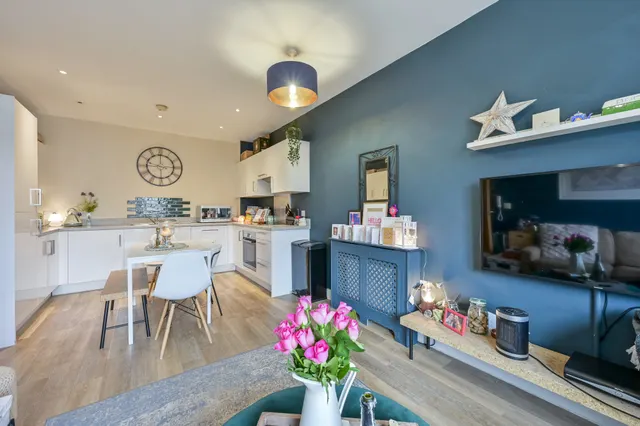 Photo 3 — Apartment 307 (25% Share), Walpole Lodge, 7 Plaza Gardens, London