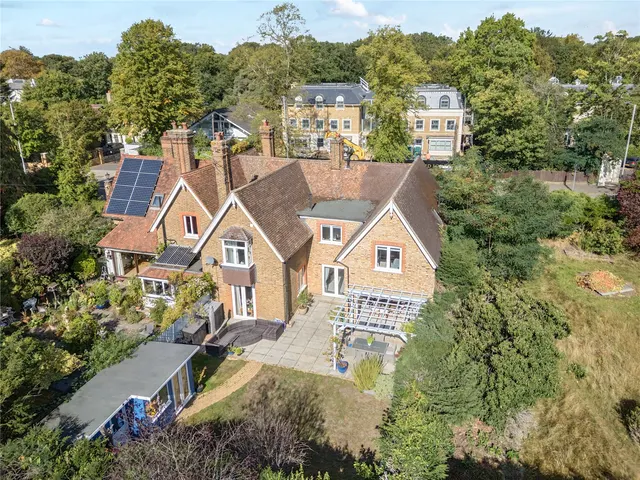 Photo 3 — Kingston Hill, Kingston upon Thames, KT2