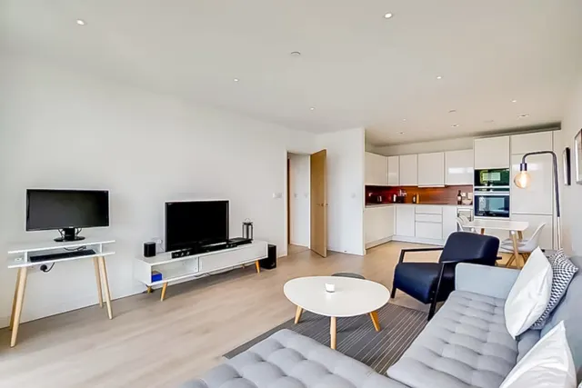 Photo 2 — 49 Skyline Apartments, Devan Grove, London