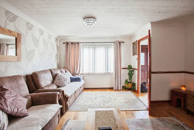 Taunton Avenue, Sheffield, South Yorkshire, S9, photo 1