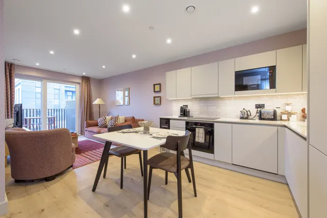 Photo 2 — Flat 8, Delfino House, London