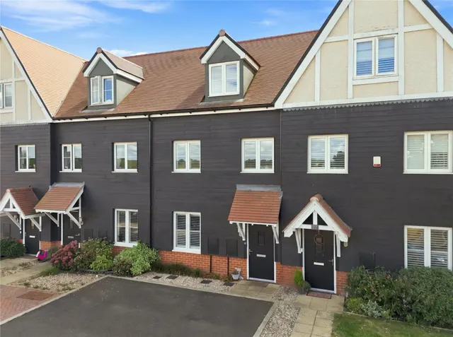 House Under Offer with 3 bedrooms in Stansted, CM24, photo 1