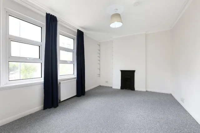 Coldharbour Lane, London, SE5, photo 1