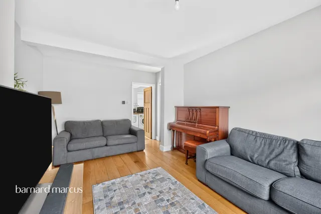 Albury Road, Merstham, RH1, photo 3